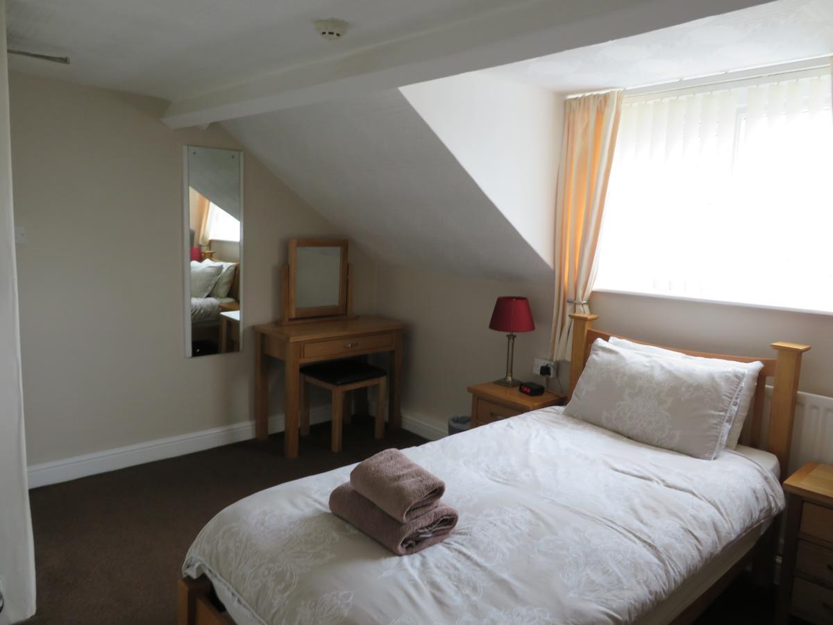 Cornerhouse Guest house 2*
